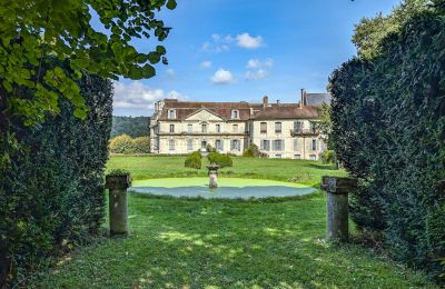 Character properties, Château and magnificent gardens, 60 km from Paris