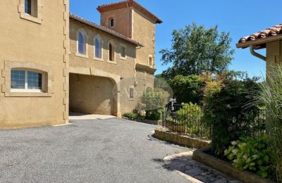 Historic property for sale Mirande, Occitania, Image 2/45