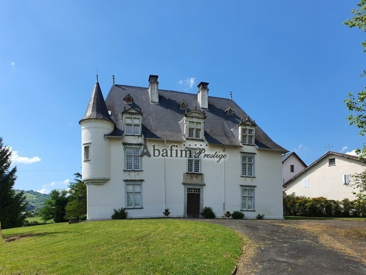 Photos Small château in the Pyrenees, wonderful panoramic location