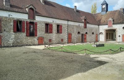 Castle for sale Bourgogne-Franche-Comté, Outbuilding