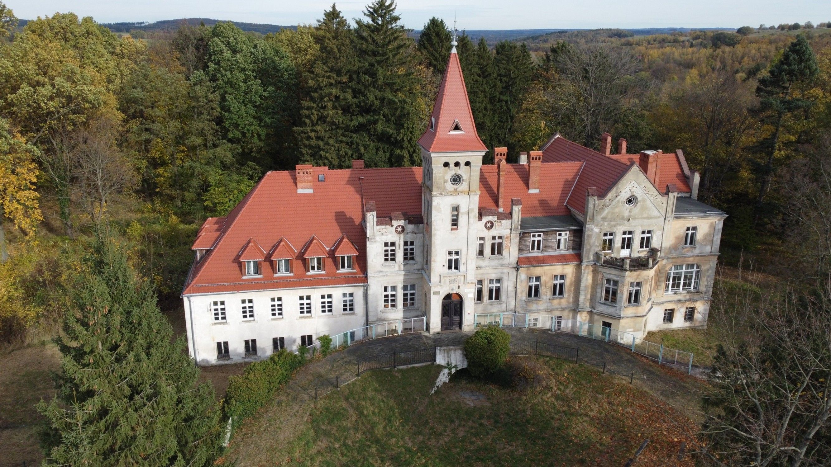 Photos Manor near Leśna in Lower Silesia