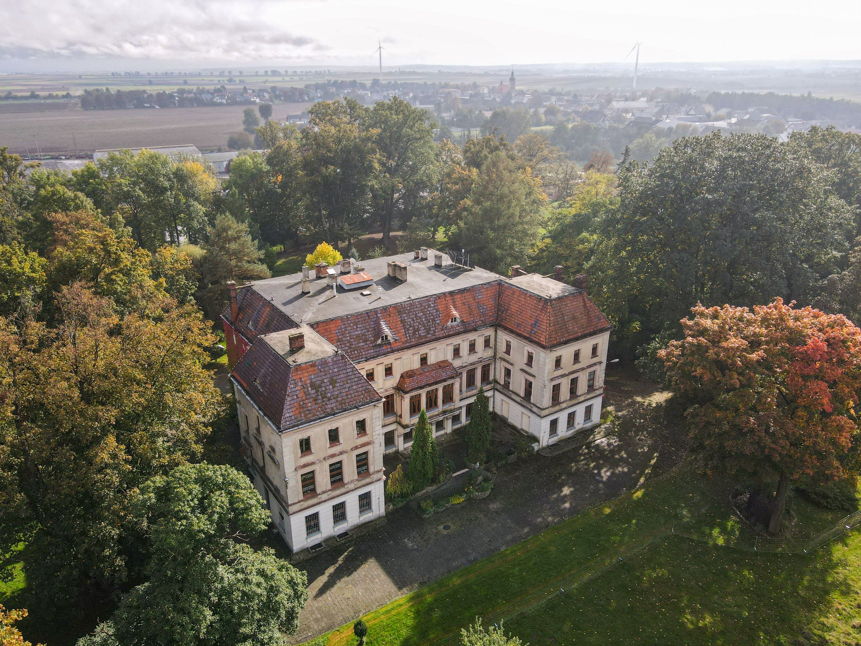 Photos Classical neo-baroque castle in Silesia - Pałac w Wojnowicach