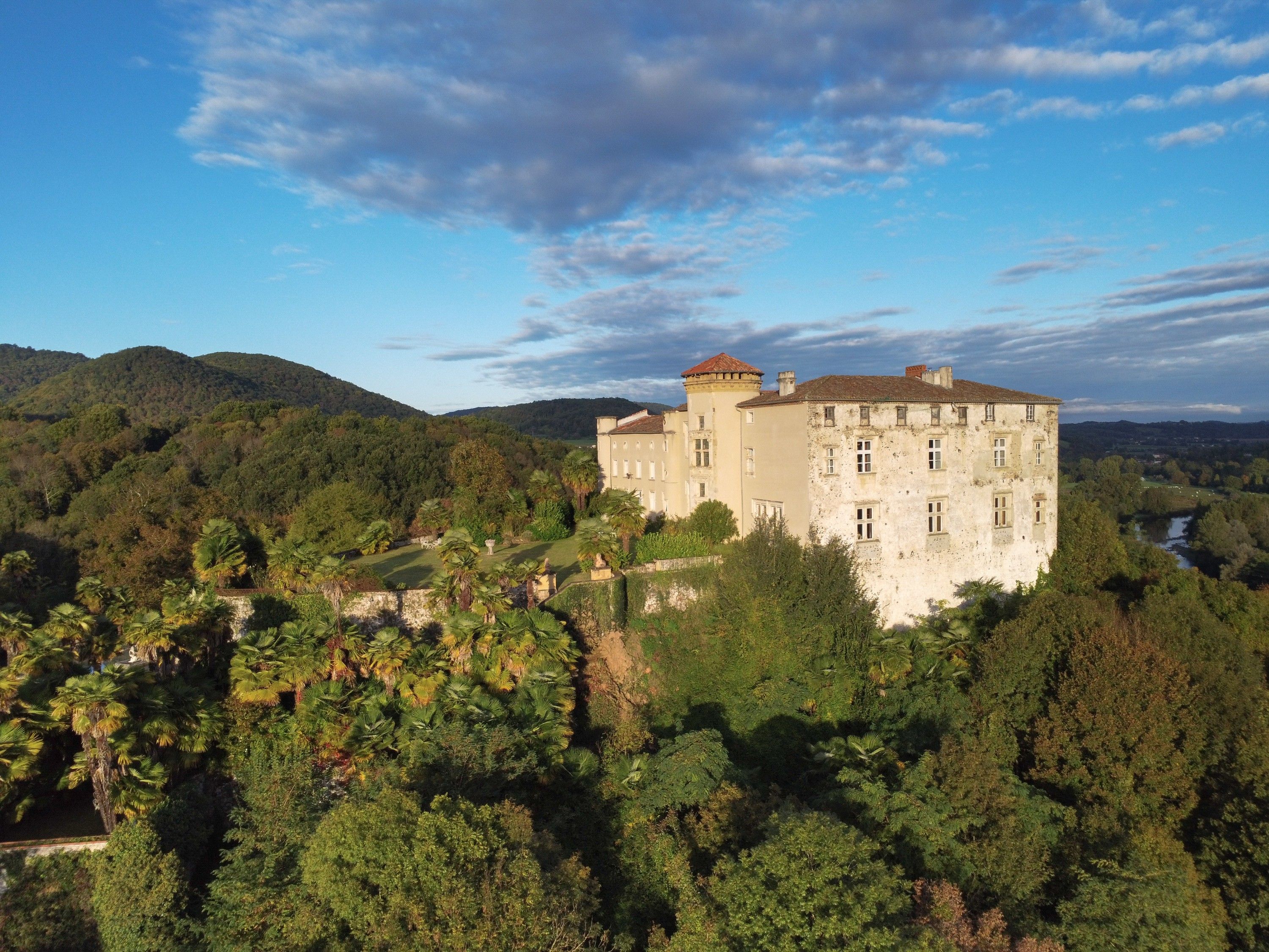 Photos Hillside Castle in Southern France's Haute-Garonne Region