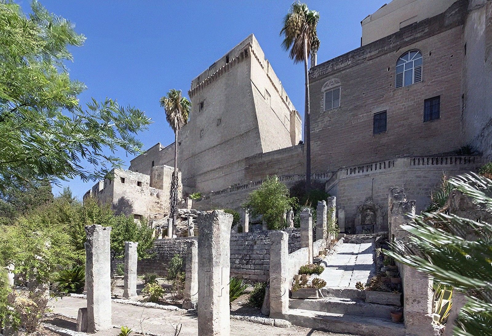 Photos Palace with garden next to Oria castle