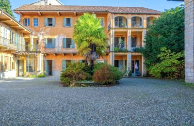 Historic Villa for sale Miasino, Piemont, Front view