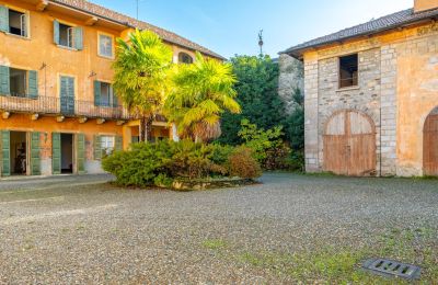 Historic Villa for sale Miasino, Piemont, Image 37/39