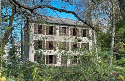 Historic property Anères, Occitania