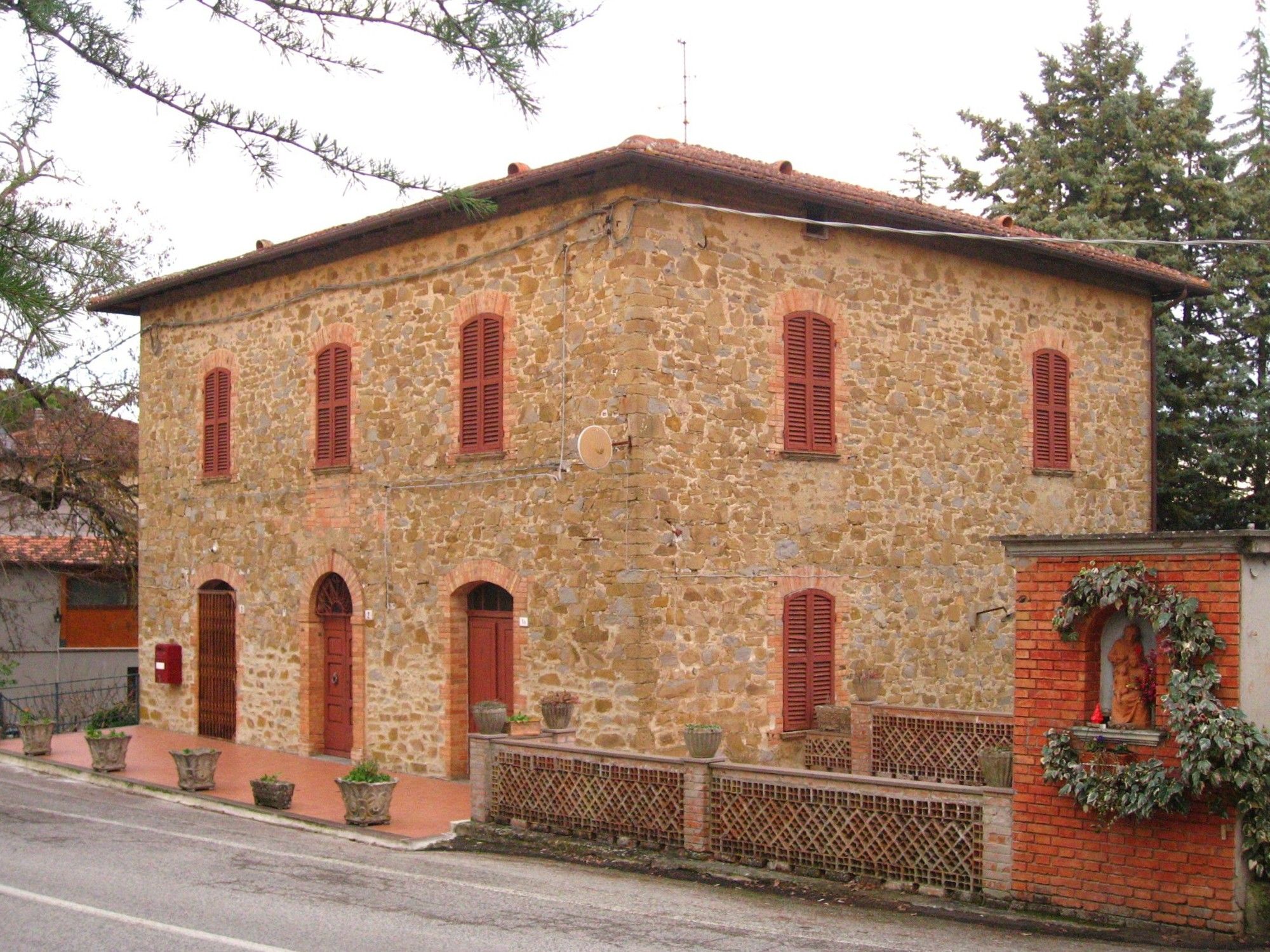 Photos Rural house in Pornello, 19th Century