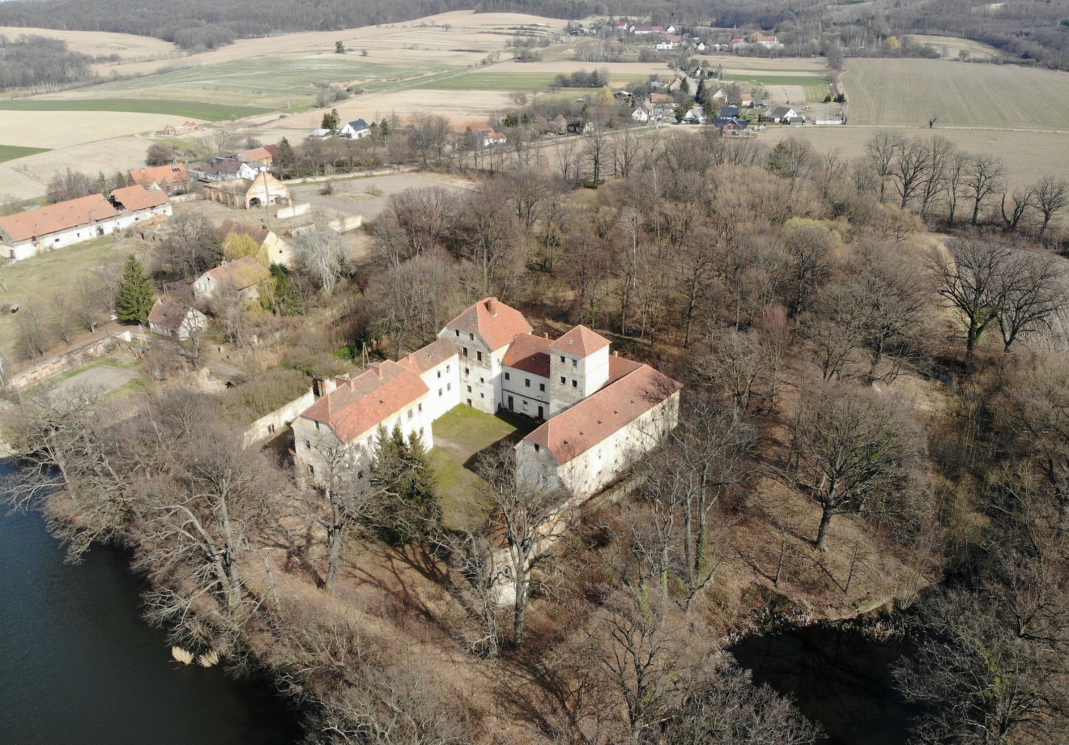 Photos Water castle Witostowice in Lower Silesia