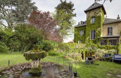 Character properties, Period mansion near Lyon