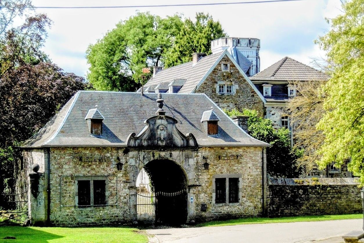 Photos Popular AirBnB chateau in Belgium, close to Germany