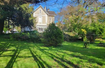 Historic Villa for sale Bussac-sur-Charente, New Aquitaine, Image 2/33