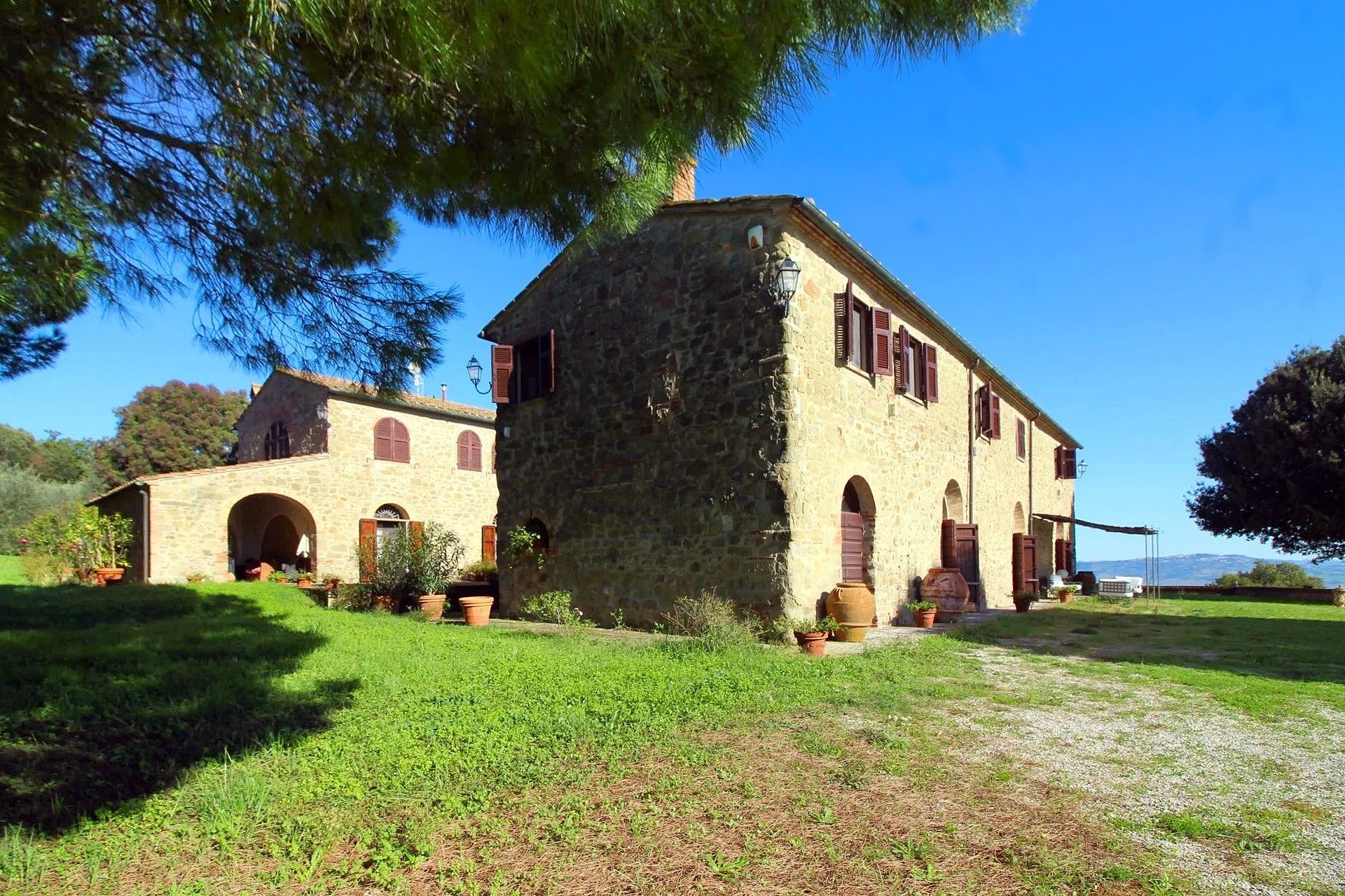 Photos Tuscany country property with 99 acres