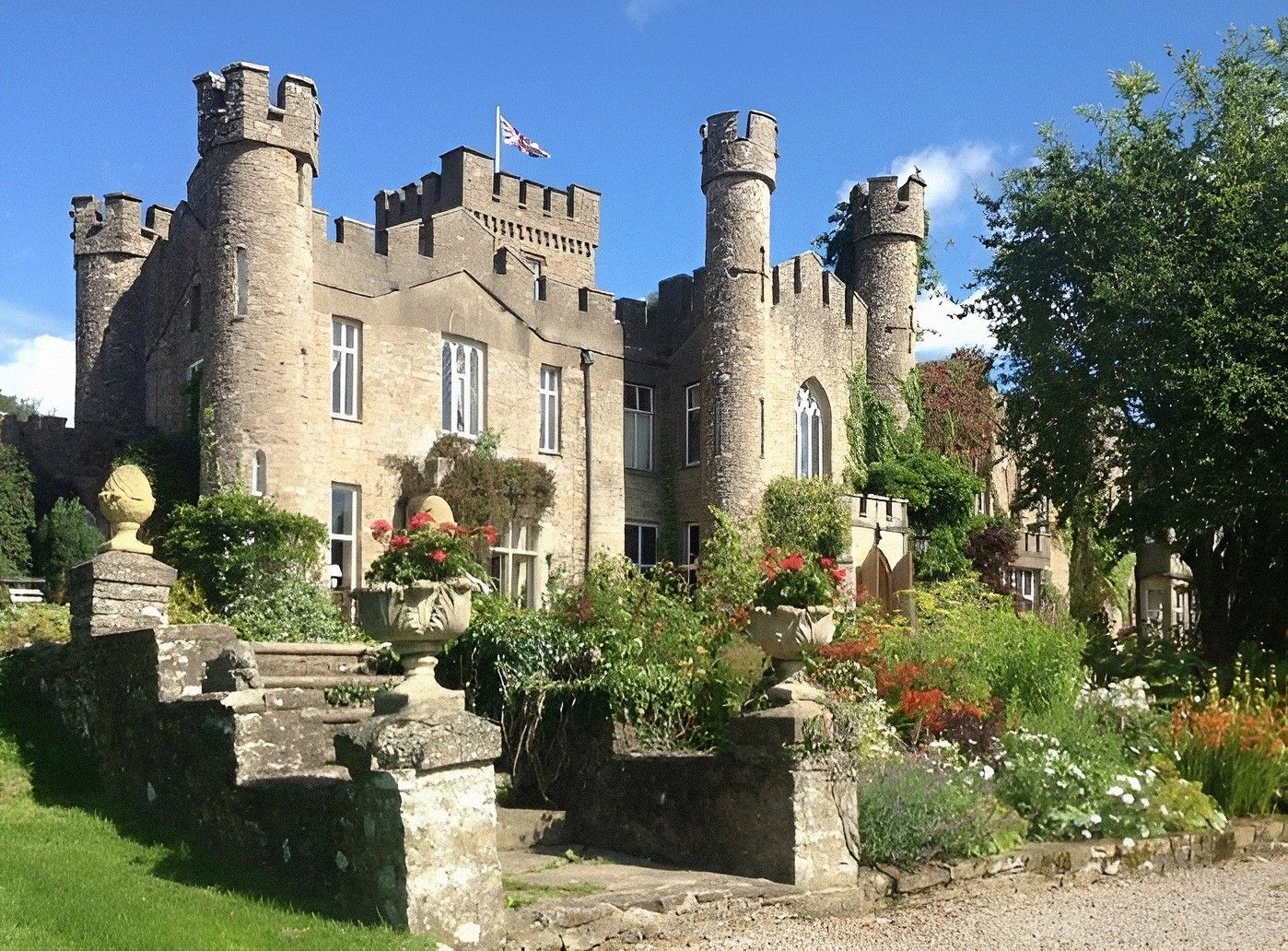 Photos Castle hotel in a picturesque setting