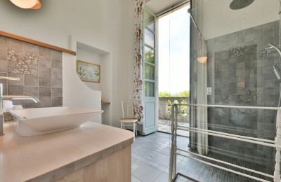 Castle for sale Barjac, Occitania, Bathroom