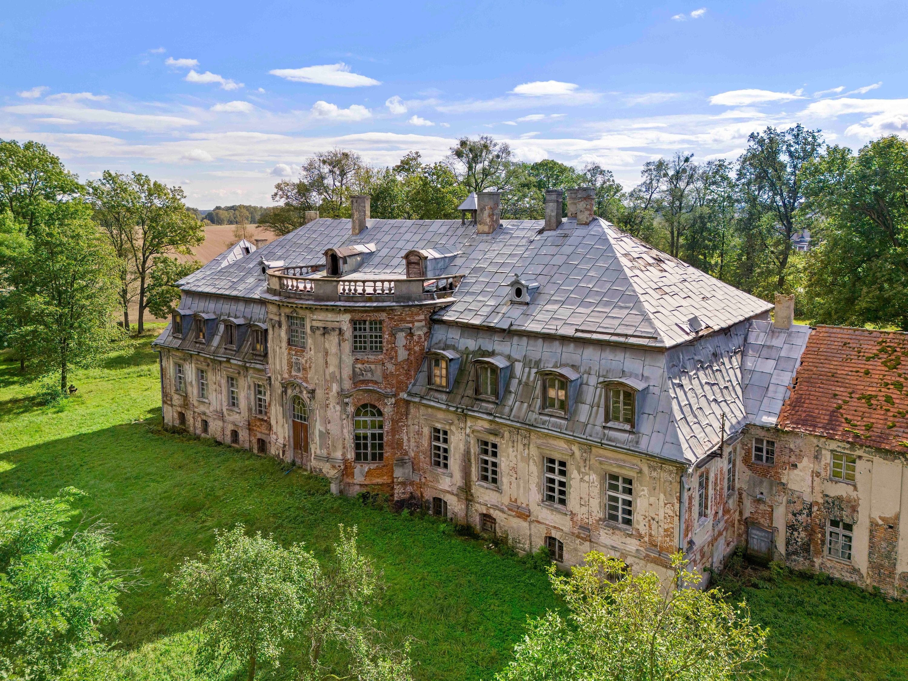 Photos Baroque Country House for Restoration