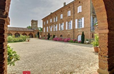 Castle for sale 31000 Toulouse, Occitania, Courtyard