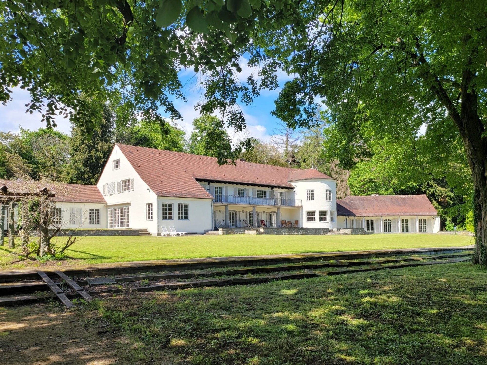 Photos Unique historic property in English country house style