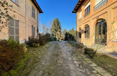 Historic Villa for sale Castelletto Sopra Ticino, Piemont, Image 1/24