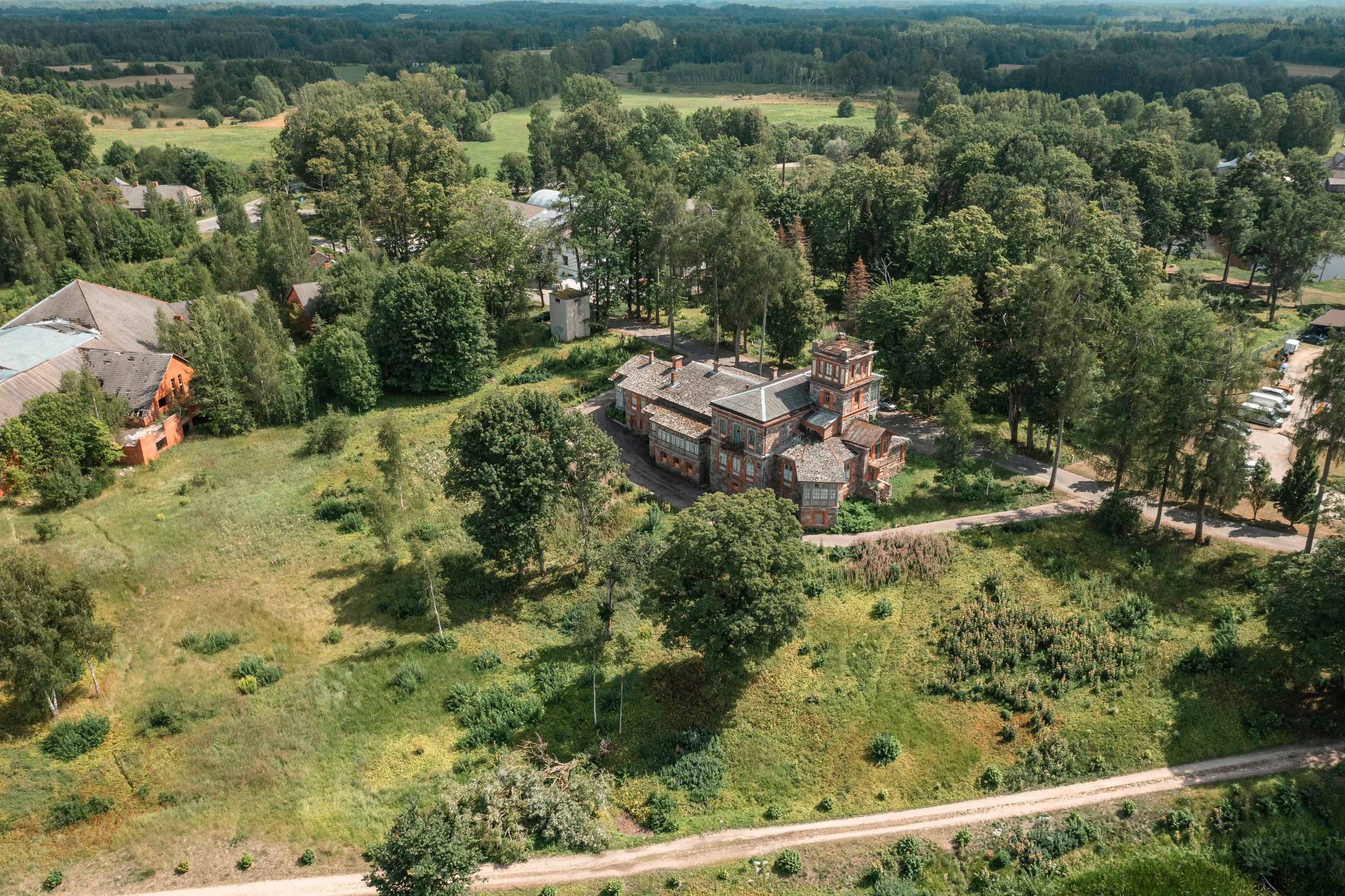 Photos Old House Restorer Wanted: Manor at the Lake in Latvia