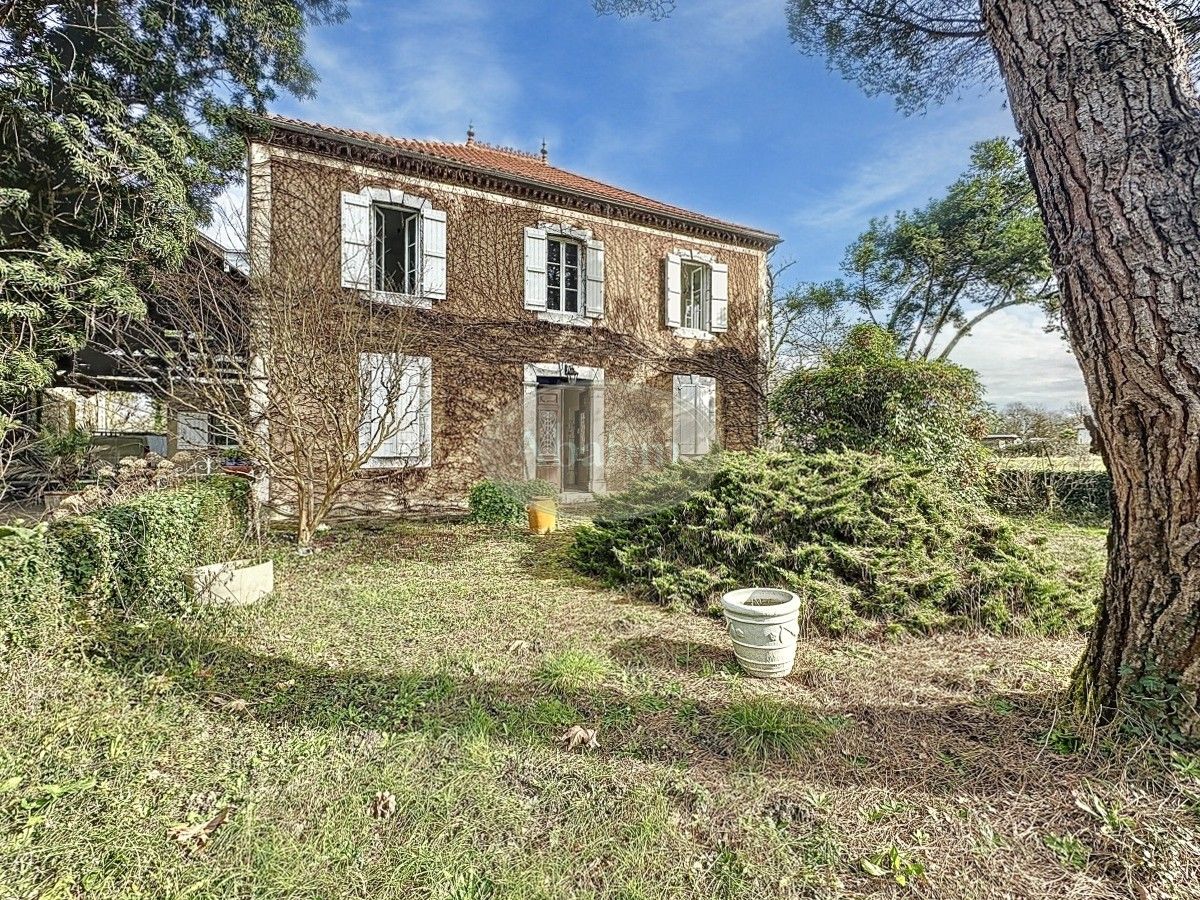 Photos Bourgeois country house near Maubourguet