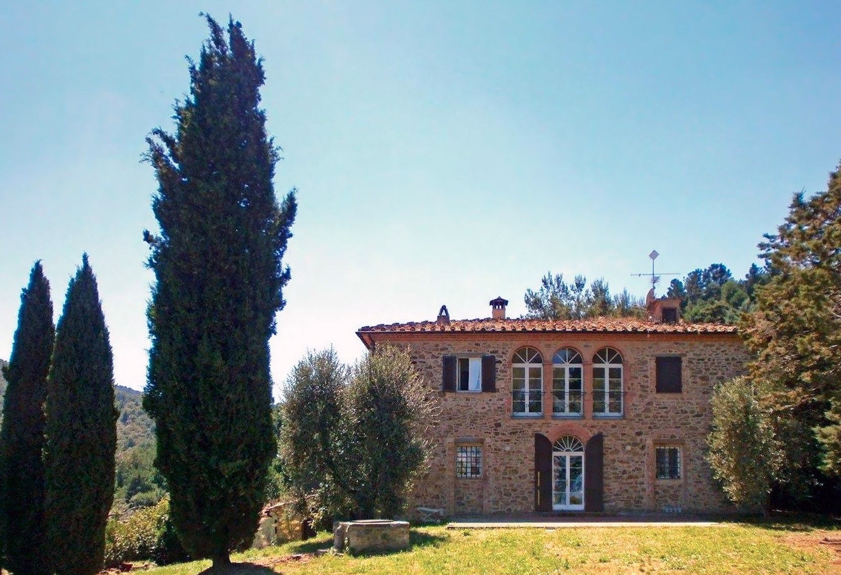 Photos Refurbished country property near Pisa