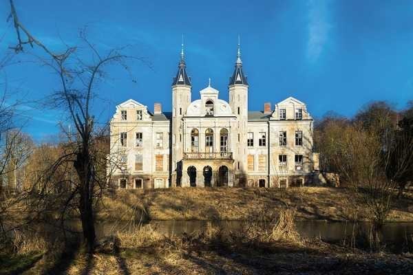 Historic properties, 30 years of commitment to manor houses