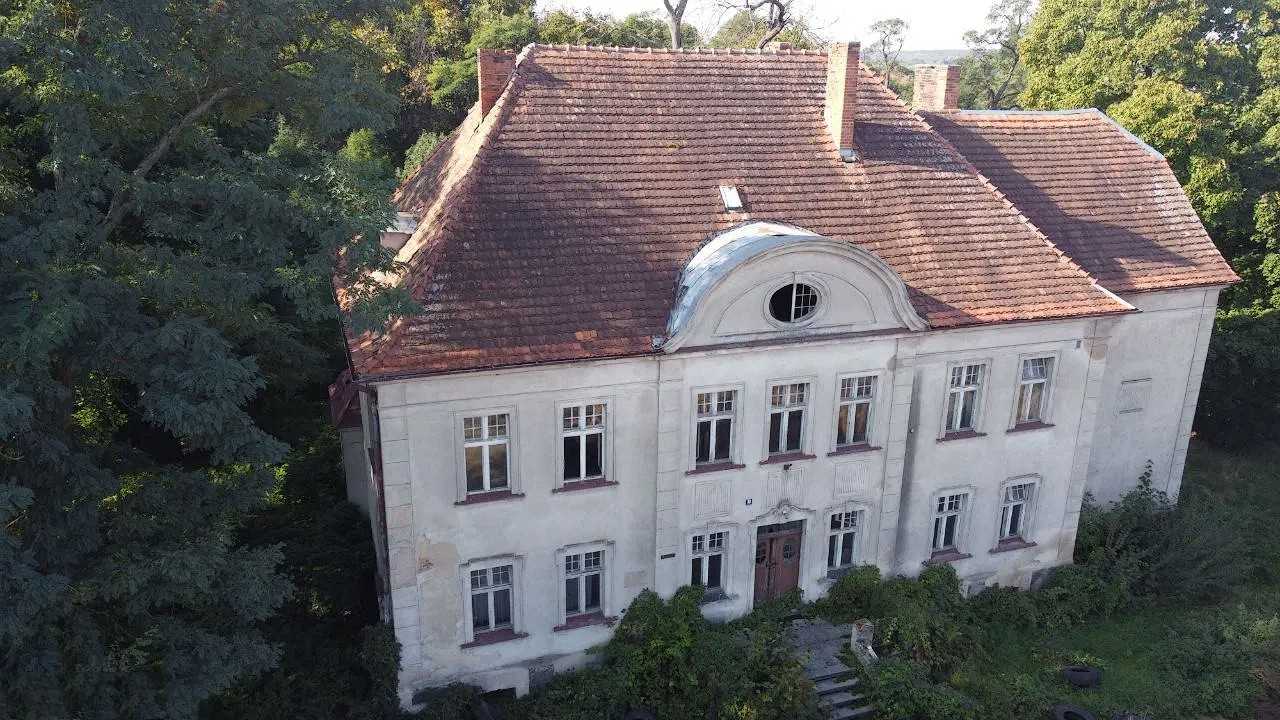 Photos Neo-Baroque manor house in Wojnowice