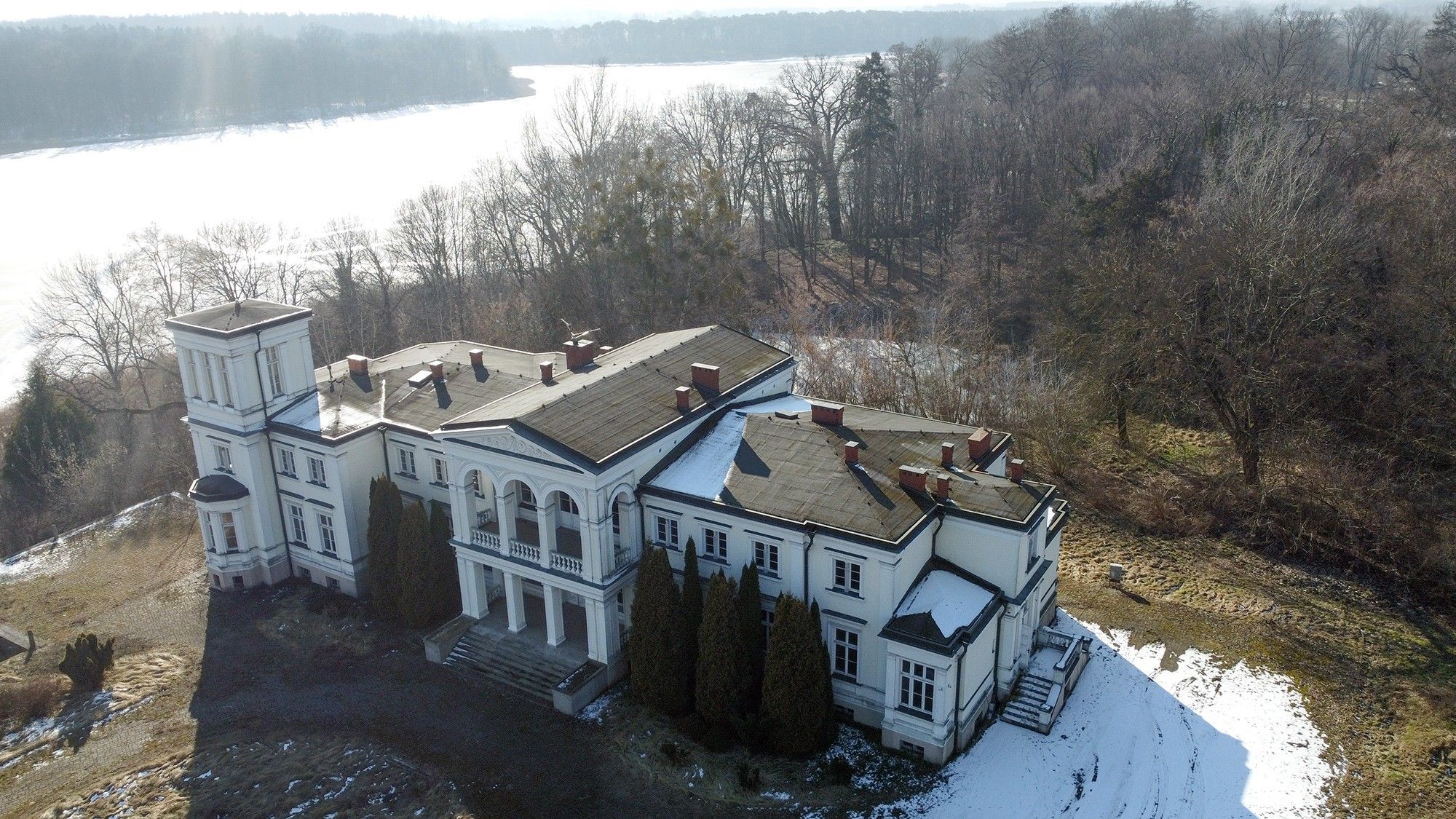 Photos Country House at the lake in Central Poland: Pałac w Lubstowie