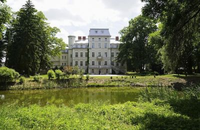 Character properties, Refurbished palace in the Heart of Poland