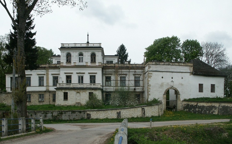 Castle for sale Sancygniów, Pałac Deskurów, Świętokrzyskie Voivodeship, Front view