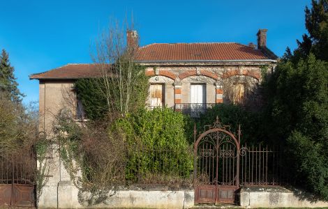  - Stylish house in France, located in rural area