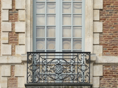 Mullioned windows, Example: Castle in France