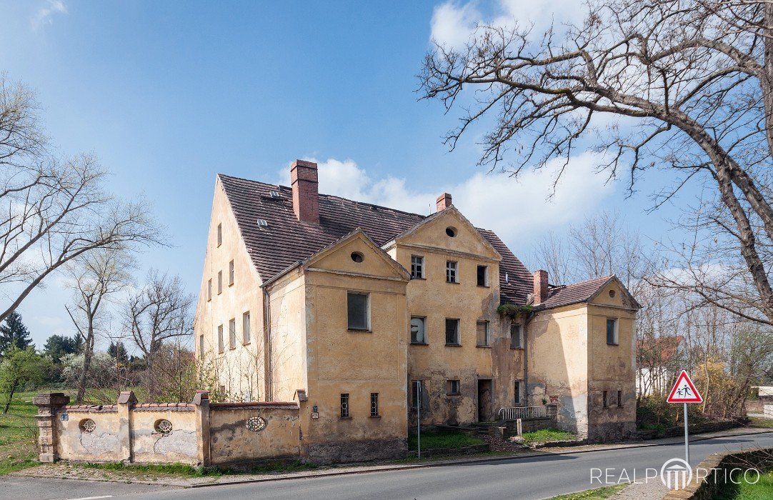 Ruined Manor in Theißen (Burgenlandkreis, Saxony-Anhalt), Theißen