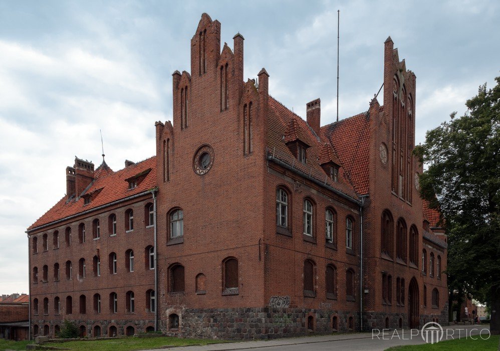 Development properties: Historic school in Pomerania, Poland