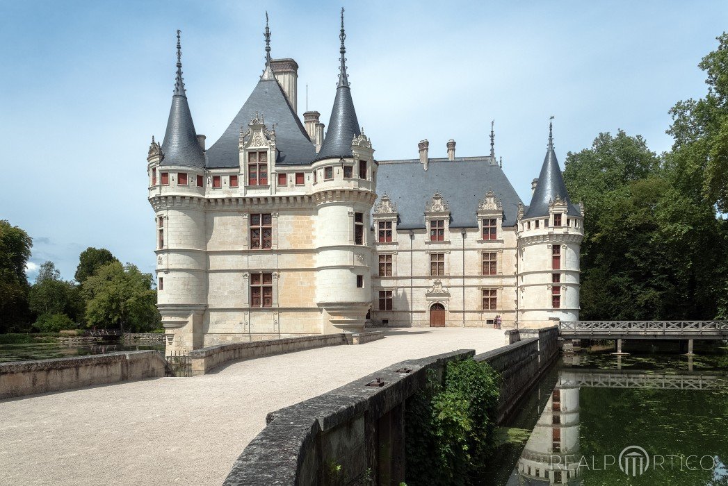 Loire Castles: Château d'Azay-le-Rideau, Castle courtyard, Azay-le-Rideau