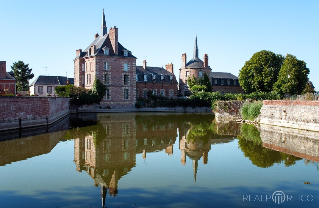 Bellegarde Castle: Moat, Bellegarde