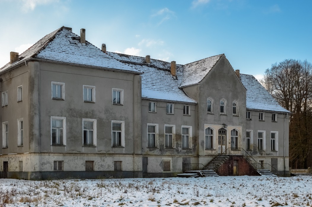 Manor in Karnin, Karnin