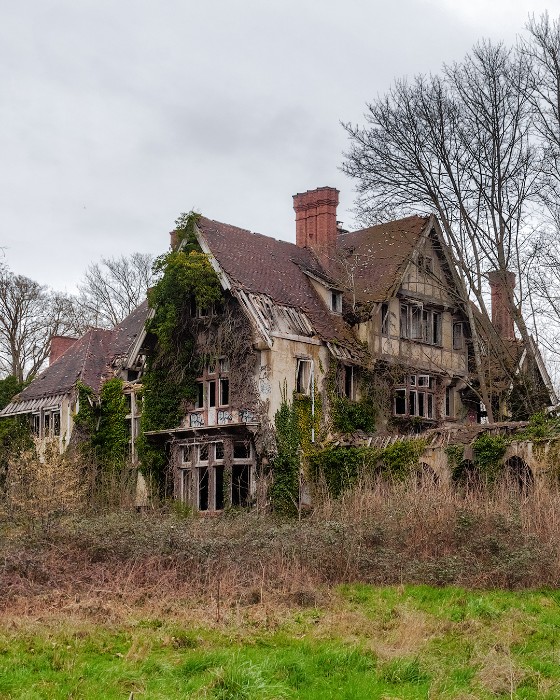 Old Villa in France, Étampes