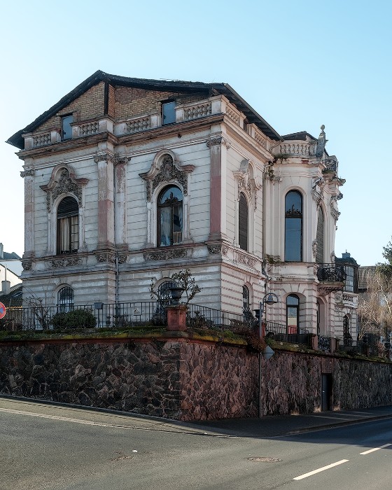 Bingen on the Rhine: Historic villa in Bahnhofstraße, Bingen