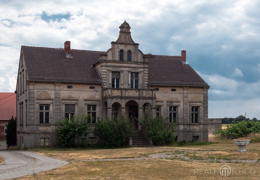 Unihabited Manor in Brandenburg, Germany