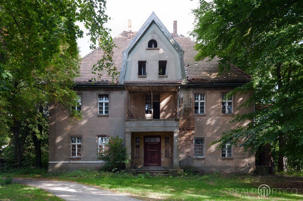 Needs rehabilitation: Manor in Tschernitz, Spree-Neiße District, Tschernitz