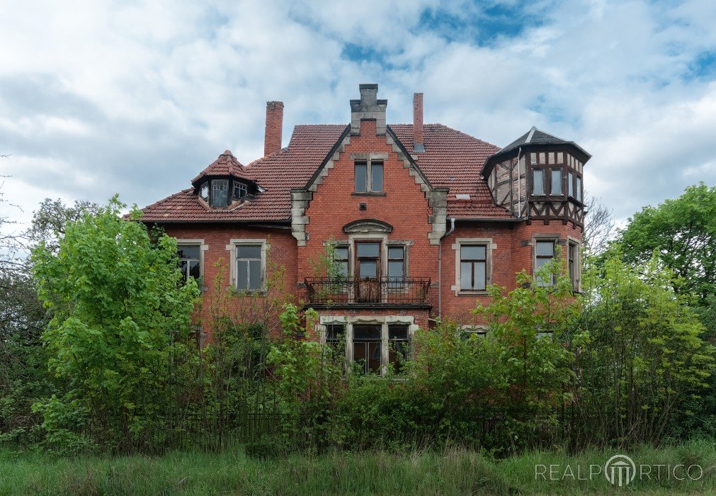 Listed property: Old fabricant's house in Thuringia, Germany