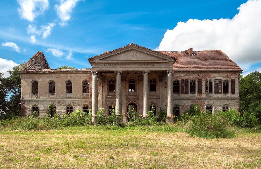 Ruined Manor in Kromolice, Kromolice