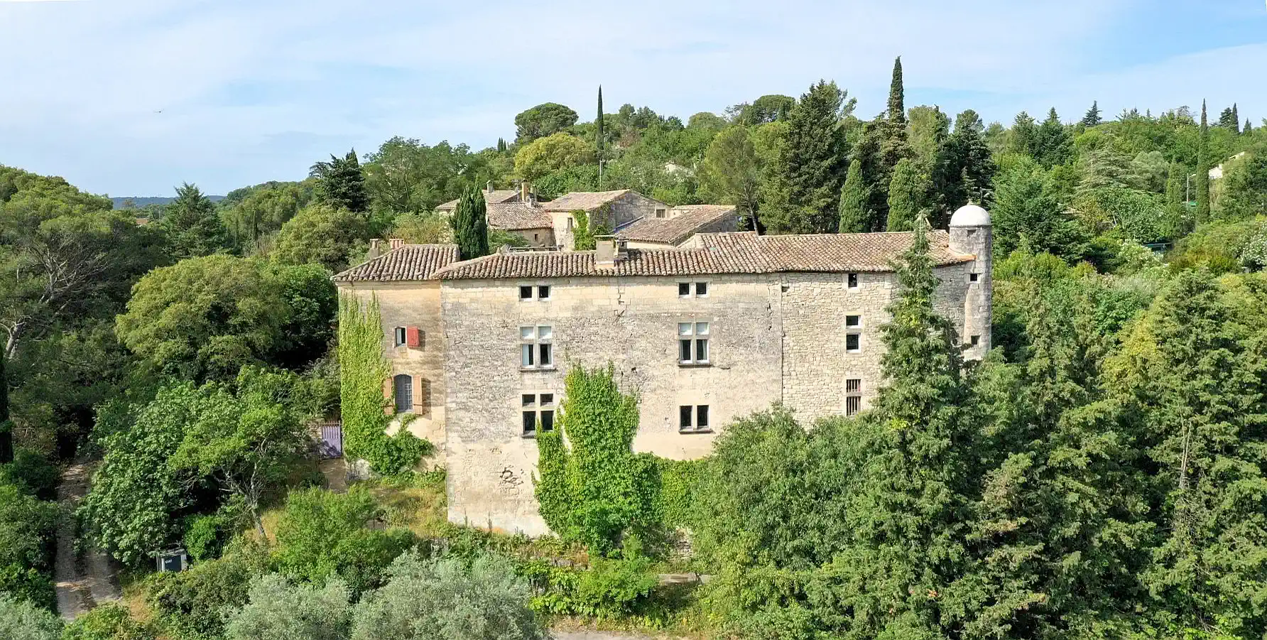 Castles and manors in Provence