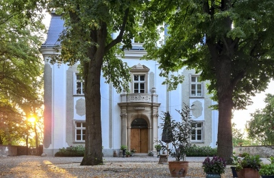 Character properties, Splendid castle in the picturesque Kłodzko Valley