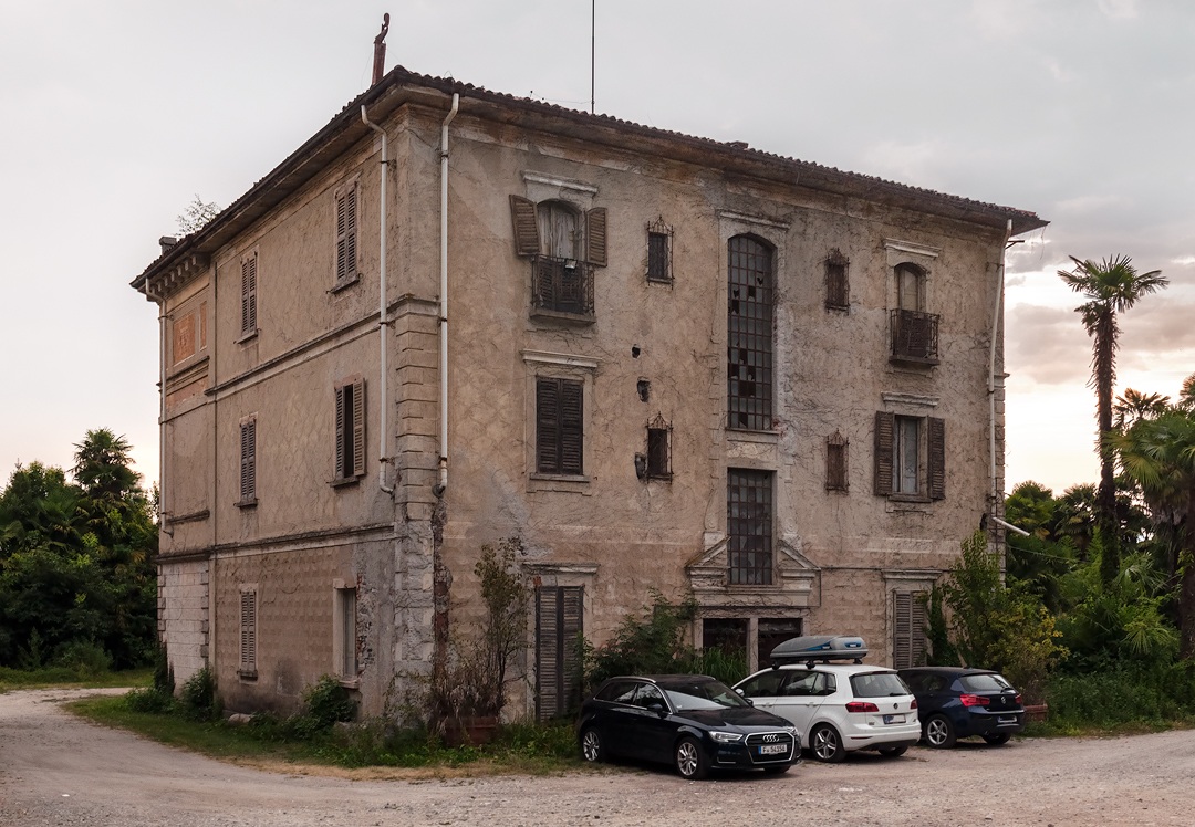 Overgrown Villa 