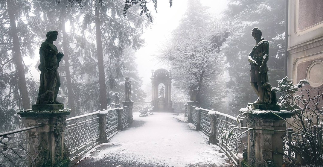 Mysterious winter atmosphere: Park of the villa on Lake Como